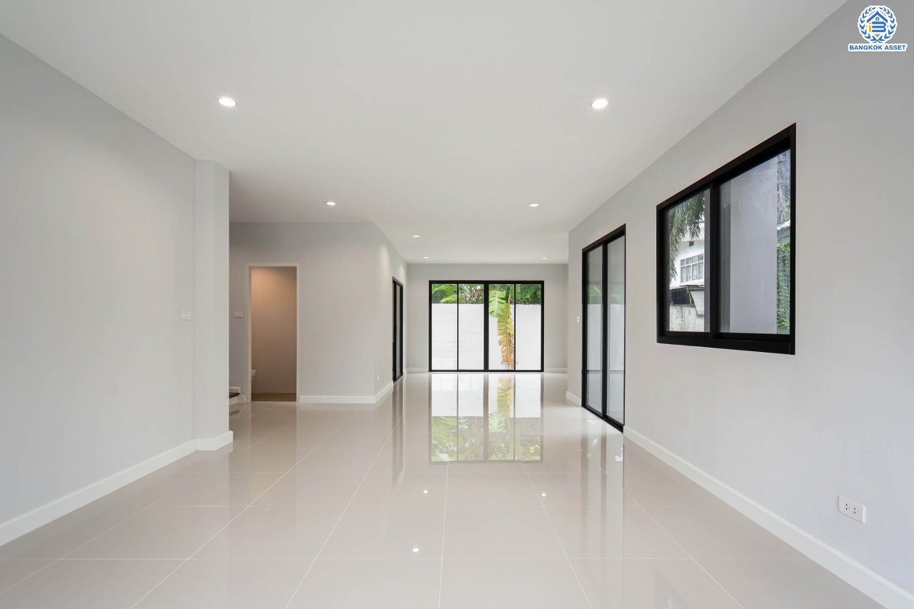 บ้านมือสองตกแต่งใหม่ ม.พิมาน ปิ่นเกล้า-กาญจนาภิเษก เนื้อที่ 64 ตร.ว. ฟังก์ชัน 3 ห้องนอน 4 ห้องน้ำ 1 ห้องแม่บ้าน จอดรถได้ 2 คัน บนทำเลเดินทางสะดวก ติดถนนกาญจนาภิเษก เชื่อมต่อหลายเส้นทาง ใกล้ทางด่วน "กาญจนาภิเษก" รถไฟฟ้า "สถานีหลักสอง" และเดอะมอลล์บางแค...